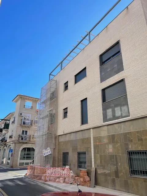 Reforma de fachada de comunidad en Granada - Rehabilitación integral de zonas comunes