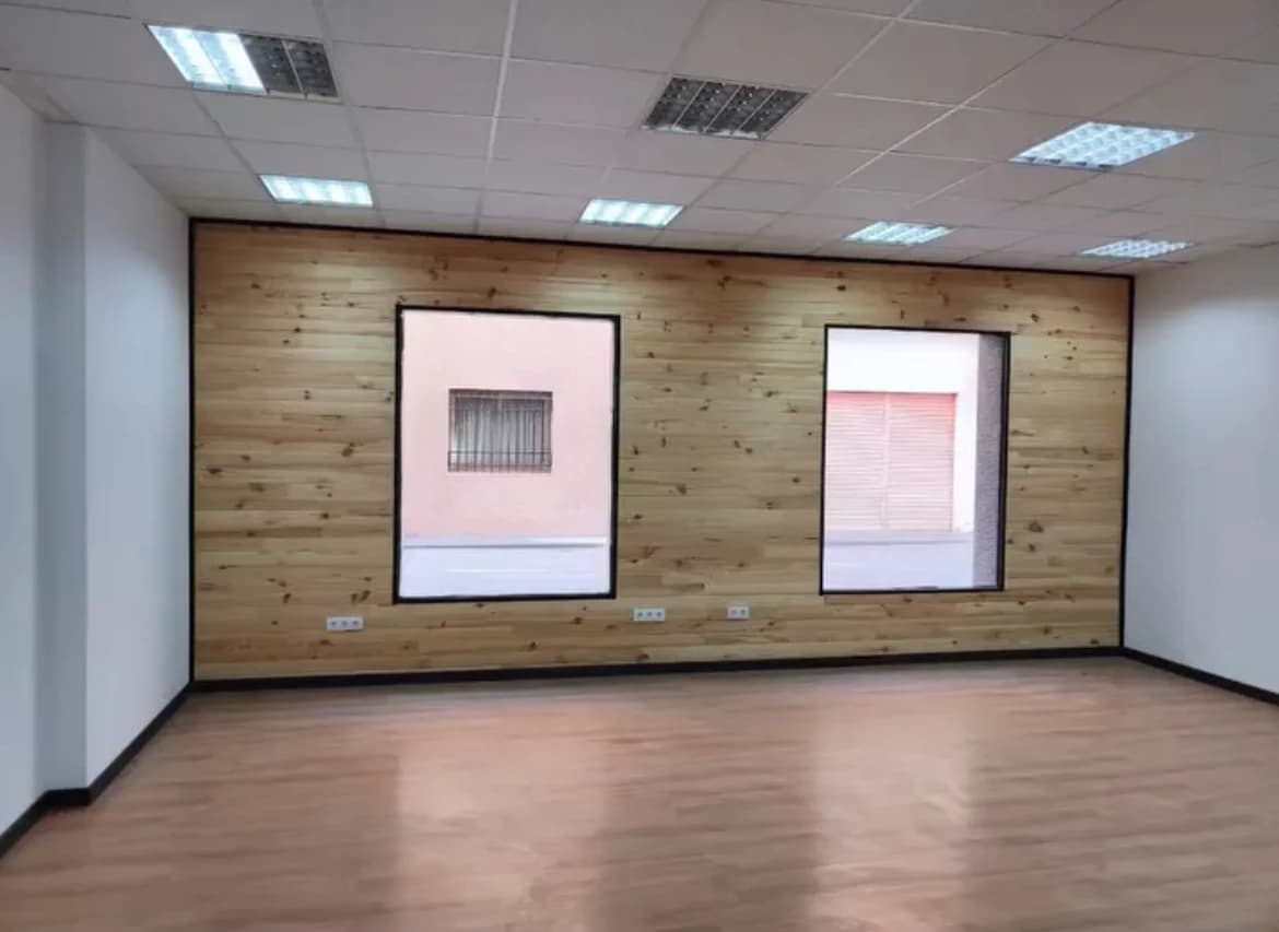 Reforma de local comercial en Granada - Adecuación completa para negocio con licencias